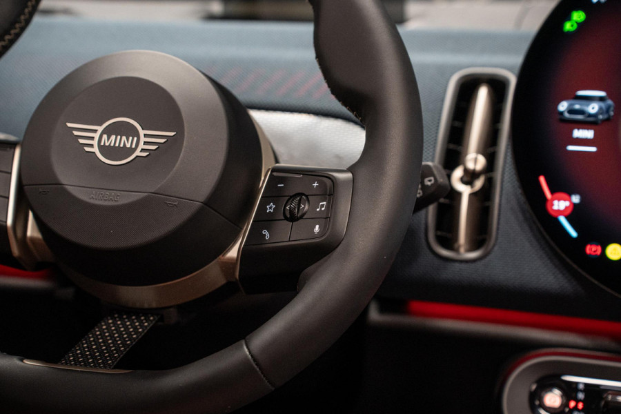 MINI Countryman 1.5 C Favoured M *Panorama / Head-up Display / Keyless Entry / Apple Carplay / LED-verlichting*