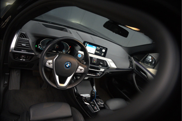 BMW iX3 High Executive 80 kWh | Panoramadak | Keyless | Stoelverwarming | Harman Kardon | Memory Seat | Head-Up Display | 360 Camera | Ambiance Verlichting | Trekhaak | Adaptive LED | Elektrische Stoelen | Apple Carplay |
