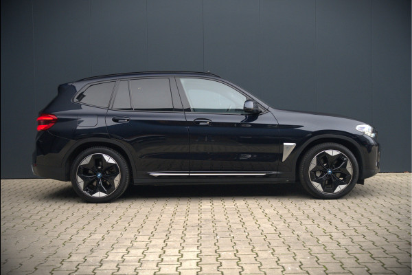 BMW iX3 High Executive 80 kWh | Panoramadak | Keyless | Stoelverwarming | Harman Kardon | Memory Seat | Head-Up Display | 360 Camera | Ambiance Verlichting | Trekhaak | Adaptive LED | Elektrische Stoelen | Apple Carplay |