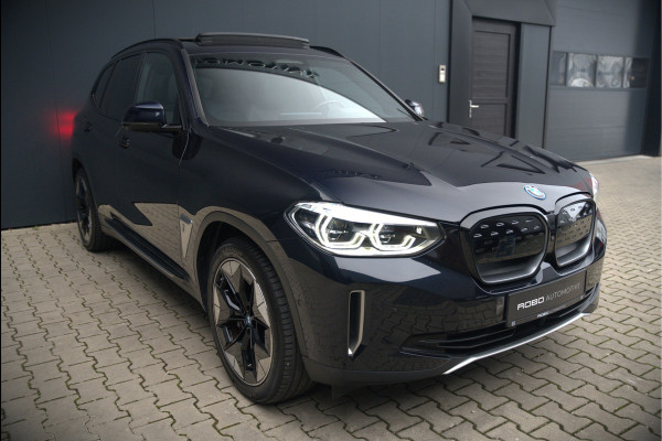 BMW iX3 High Executive 80 kWh | Panoramadak | Keyless | Stoelverwarming | Harman Kardon | Memory Seat | Head-Up Display | 360 Camera | Ambiance Verlichting | Trekhaak | Adaptive LED | Elektrische Stoelen | Apple Carplay |