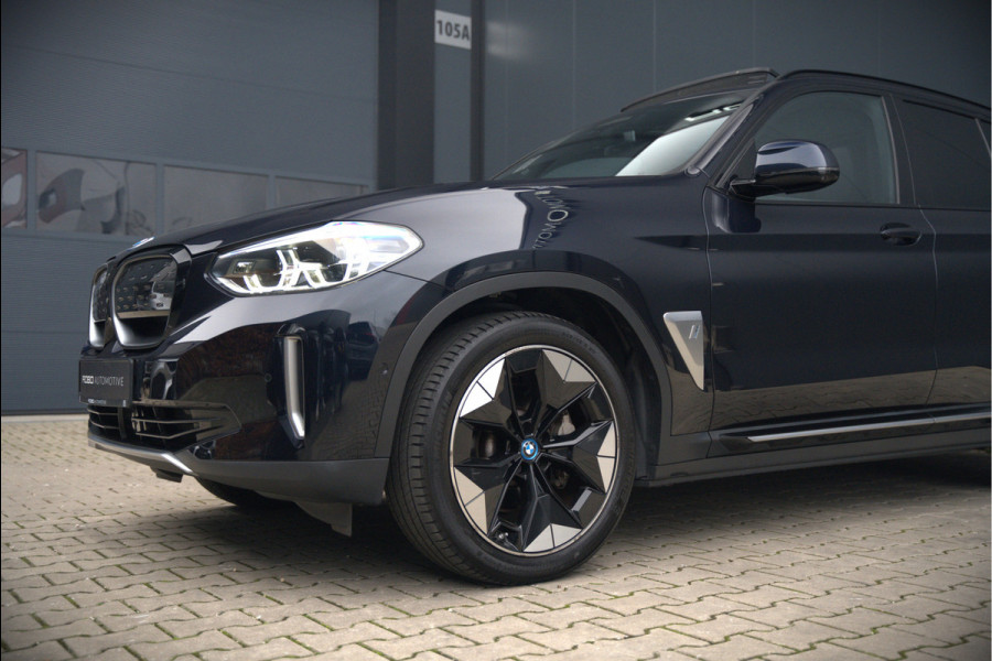 BMW iX3 High Executive 80 kWh | Panoramadak | Keyless | Stoelverwarming | Harman Kardon | Memory Seat | Head-Up Display | 360 Camera | Ambiance Verlichting | Trekhaak | Adaptive LED | Elektrische Stoelen | Apple Carplay |