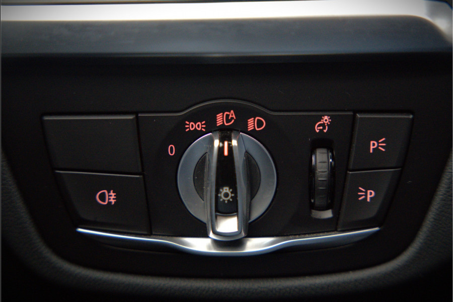 BMW iX3 High Executive 80 kWh | Panoramadak | Keyless | Stoelverwarming | Harman Kardon | Memory Seat | Head-Up Display | 360 Camera | Ambiance Verlichting | Trekhaak | Adaptive LED | Elektrische Stoelen | Apple Carplay |