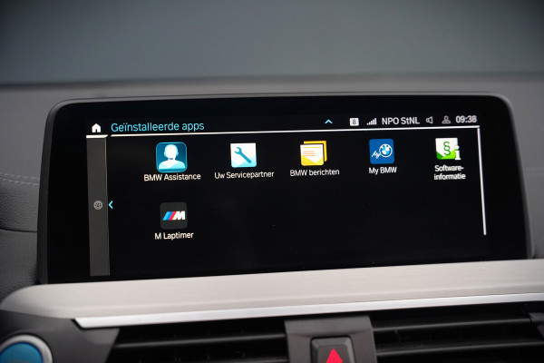 BMW iX3 High Executive 80 kWh | Panoramadak | Keyless | Stoelverwarming | Harman Kardon | Memory Seat | Head-Up Display | 360 Camera | Ambiance Verlichting | Trekhaak | Adaptive LED | Elektrische Stoelen | Apple Carplay |