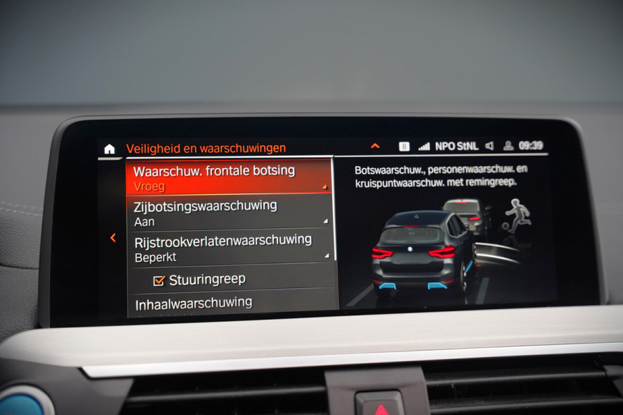 BMW iX3 High Executive 80 kWh | Panoramadak | Keyless | Stoelverwarming | Harman Kardon | Memory Seat | Head-Up Display | 360 Camera | Ambiance Verlichting | Trekhaak | Adaptive LED | Elektrische Stoelen | Apple Carplay |