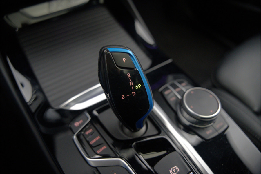 BMW iX3 High Executive 80 kWh | Panoramadak | Keyless | Stoelverwarming | Harman Kardon | Memory Seat | Head-Up Display | 360 Camera | Ambiance Verlichting | Trekhaak | Adaptive LED | Elektrische Stoelen | Apple Carplay |