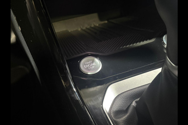 Volkswagen T-Roc 1.5 TSI R-Line Black Edition PANO/ACC/WINTERPAKKET/KEYLESS