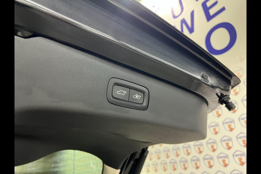 Lynk & Co 01 1.5/PANO/360CAM/AUTO-PILOT/MEMORY/APPLE-CARPLAY