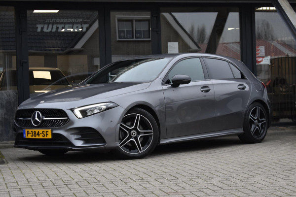 Mercedes-Benz A-Klasse 180 AMG NIGHT | SFEERVERLICHTING | APPLE CARPLAY | CAMERA | ANDROID AUTO | NAP | DEALER ONDERHOUDEN