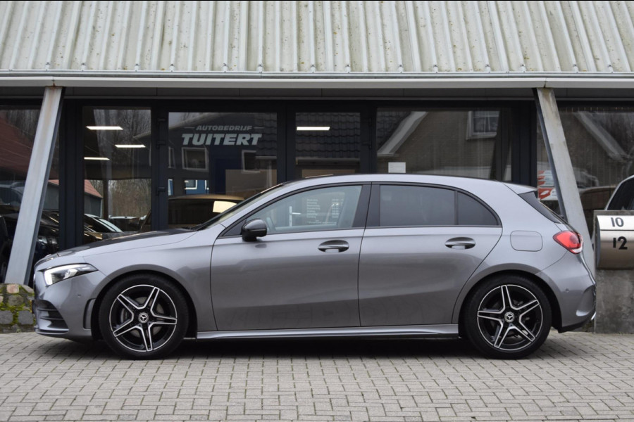 Mercedes-Benz A-Klasse 180 AMG NIGHT | SFEERVERLICHTING | APPLE CARPLAY | CAMERA | ANDROID AUTO | NAP | DEALER ONDERHOUDEN