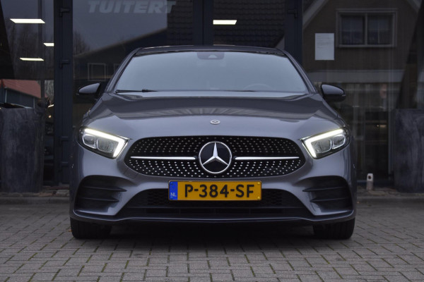 Mercedes-Benz A-Klasse 180 AMG NIGHT | SFEERVERLICHTING | APPLE CARPLAY | CAMERA | ANDROID AUTO | NAP | DEALER ONDERHOUDEN