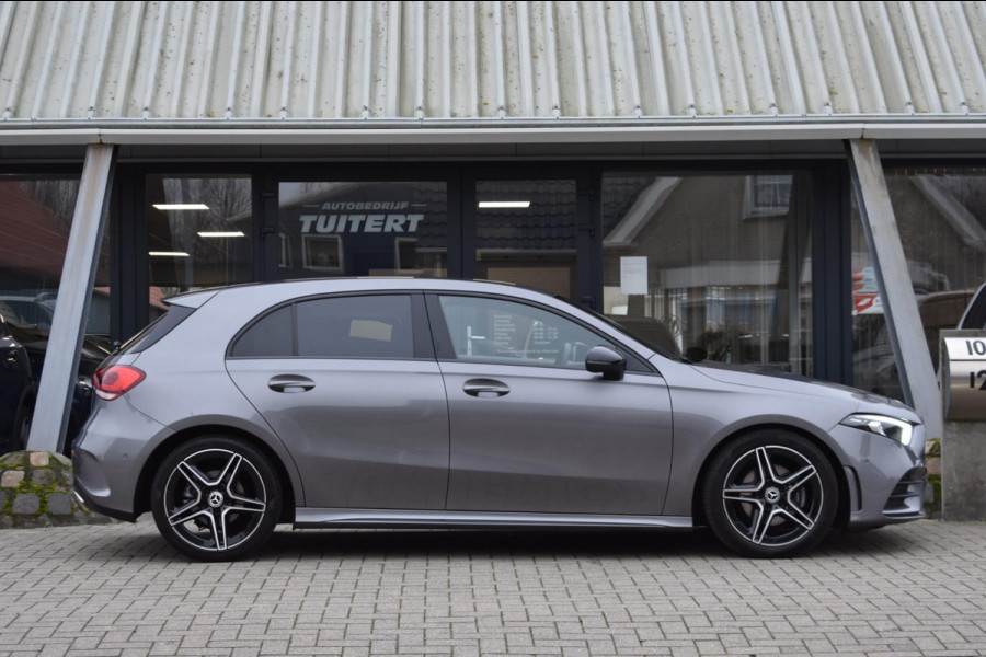 Mercedes-Benz A-Klasse 180 AMG NIGHT | SFEERVERLICHTING | APPLE CARPLAY | CAMERA | ANDROID AUTO | NAP | DEALER ONDERHOUDEN