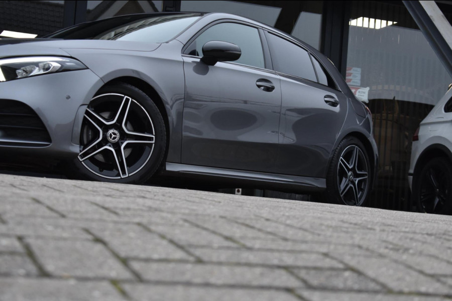 Mercedes-Benz A-Klasse 180 AMG NIGHT | SFEERVERLICHTING | APPLE CARPLAY | CAMERA | ANDROID AUTO | NAP | DEALER ONDERHOUDEN