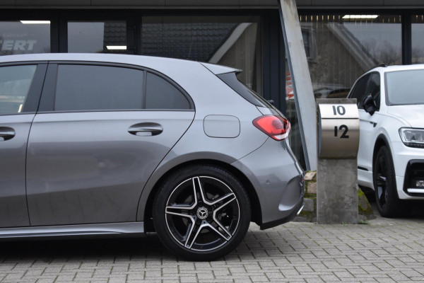 Mercedes-Benz A-Klasse 180 AMG NIGHT | SFEERVERLICHTING | APPLE CARPLAY | CAMERA | ANDROID AUTO | NAP | DEALER ONDERHOUDEN