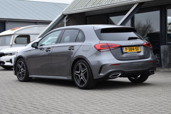 Mercedes-Benz A-Klasse 180 AMG NIGHT | SFEERVERLICHTING | APPLE CARPLAY | CAMERA | ANDROID AUTO | NAP | DEALER ONDERHOUDEN