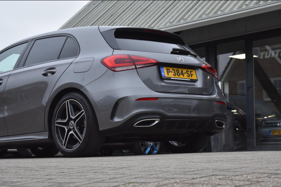 Mercedes-Benz A-Klasse 180 AMG NIGHT | SFEERVERLICHTING | APPLE CARPLAY | CAMERA | ANDROID AUTO | NAP | DEALER ONDERHOUDEN