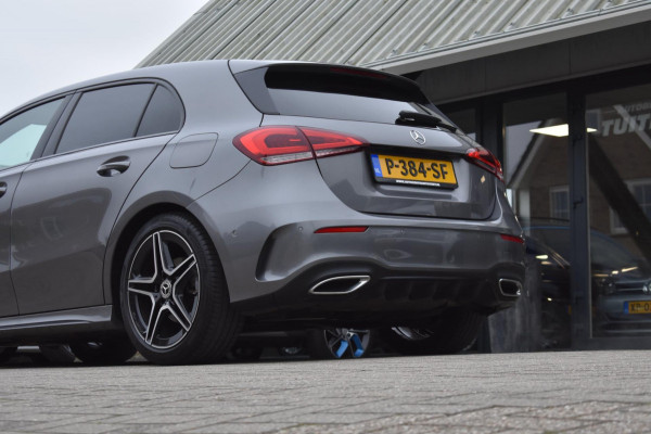 Mercedes-Benz A-Klasse 180 AMG NIGHT | SFEERVERLICHTING | APPLE CARPLAY | CAMERA | ANDROID AUTO | NAP | DEALER ONDERHOUDEN