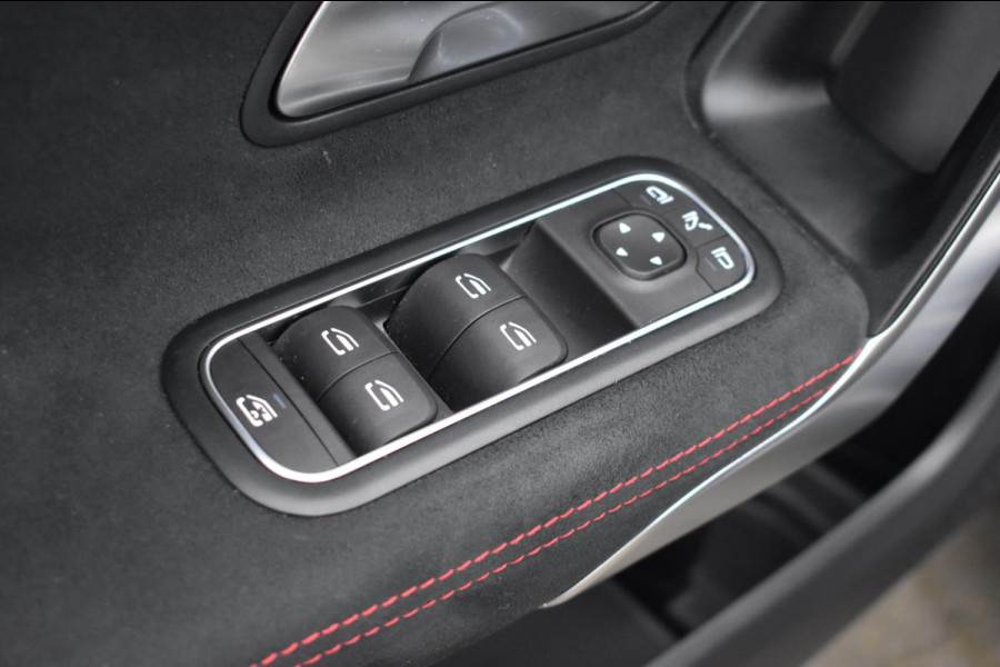 Mercedes-Benz A-Klasse 180 AMG NIGHT | SFEERVERLICHTING | APPLE CARPLAY | CAMERA | ANDROID AUTO | NAP | DEALER ONDERHOUDEN