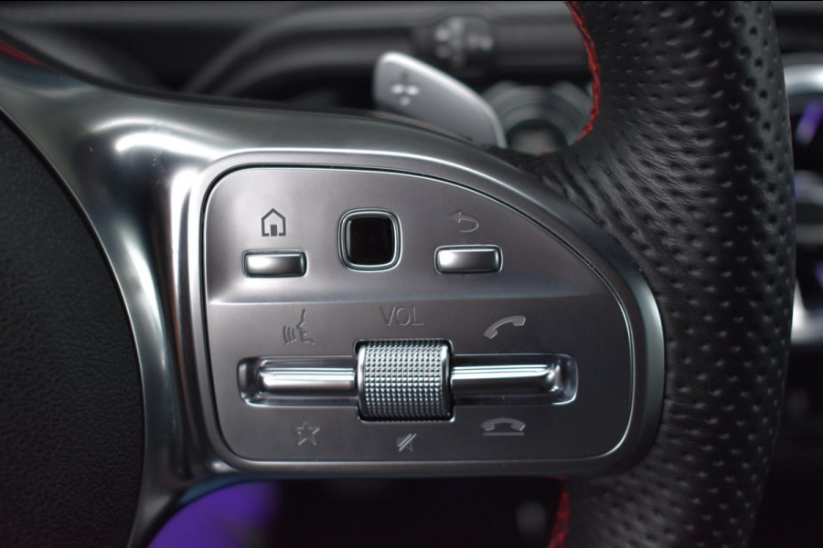 Mercedes-Benz A-Klasse 180 AMG NIGHT | SFEERVERLICHTING | APPLE CARPLAY | CAMERA | ANDROID AUTO | NAP | DEALER ONDERHOUDEN