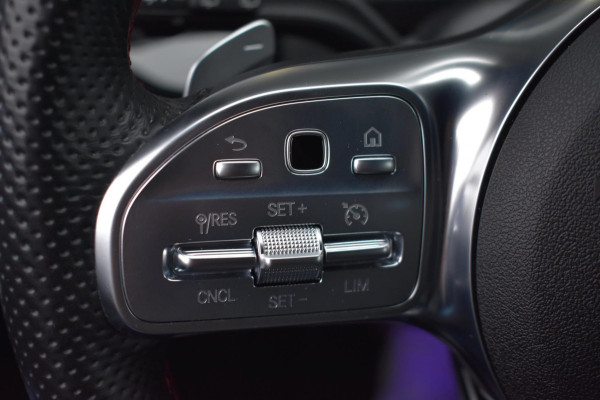 Mercedes-Benz A-Klasse 180 AMG NIGHT | SFEERVERLICHTING | APPLE CARPLAY | CAMERA | ANDROID AUTO | NAP | DEALER ONDERHOUDEN