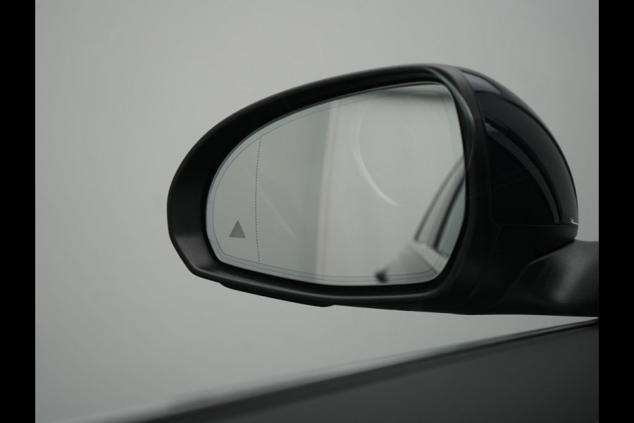 Mercedes-Benz C-Klasse Estate 300 e AMG Line Plug In Hybrid 313pk Dealer O.H. PHEV | Adaptive Cruise | Head Up | Camera | Digital LED | Bi Color Lederen Sportstoelen Verwarmd | Apple Carplay | Sfeerverlichting | Virtual | Navigatie | DAB |