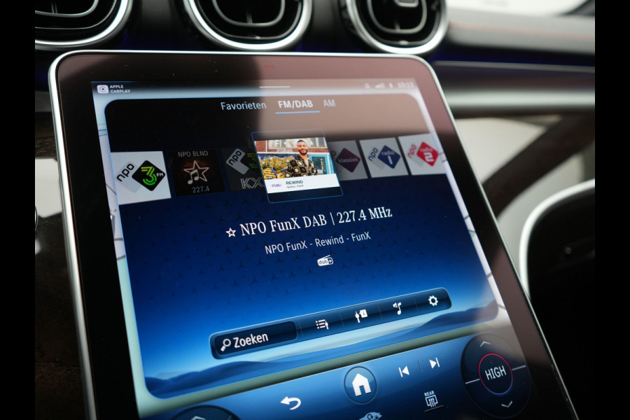 Mercedes-Benz C-Klasse Estate 300 e AMG Line Plug In Hybrid 313pk Dealer O.H. PHEV | Adaptive Cruise | Head Up | Camera | Digital LED | Bi Color Lederen Sportstoelen Verwarmd | Apple Carplay | Sfeerverlichting | Virtual | Navigatie | DAB |