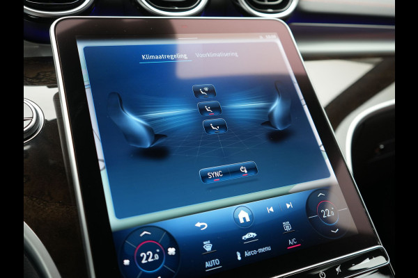 Mercedes-Benz C-Klasse Estate 300 e AMG Line Plug In Hybrid 313pk Dealer O.H. PHEV | Adaptive Cruise | Head Up | Camera | Digital LED | Bi Color Lederen Sportstoelen Verwarmd | Apple Carplay | Sfeerverlichting | Virtual | Navigatie | DAB |