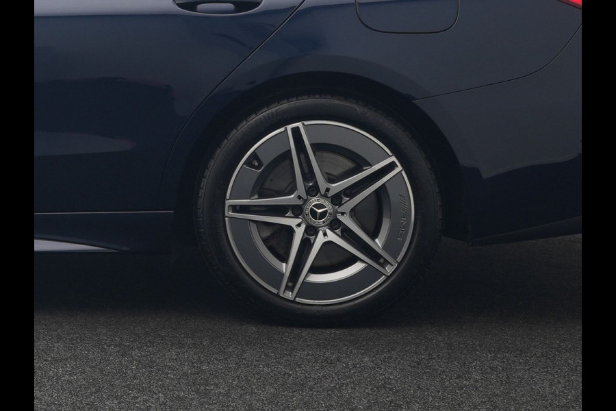 Mercedes-Benz C-Klasse Estate 300 e AMG Line Plug In Hybrid 313pk Dealer O.H. PHEV | Adaptive Cruise | Head Up | Camera | Digital LED | Bi Color Lederen Sportstoelen Verwarmd | Apple Carplay | Sfeerverlichting | Virtual | Navigatie | DAB |