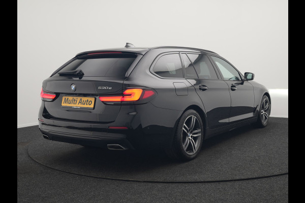 BMW 5 Serie Touring 530e Executive Plug In Hybrid 293pk Dealer O.H. PHEV | Panodak | 360 Camera | Lederen Sportstoelen Verwarmd | Sfeerverlichting | Apple Carplay | Navigatie | Virtual | DAB |