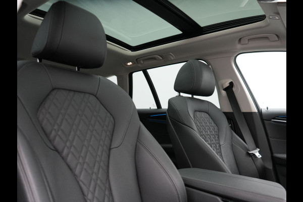 BMW 5 Serie Touring 530e Executive Plug In Hybrid 293pk Dealer O.H. PHEV | Panodak | 360 Camera | Lederen Sportstoelen Verwarmd | Sfeerverlichting | Apple Carplay | Navigatie | Virtual | DAB |