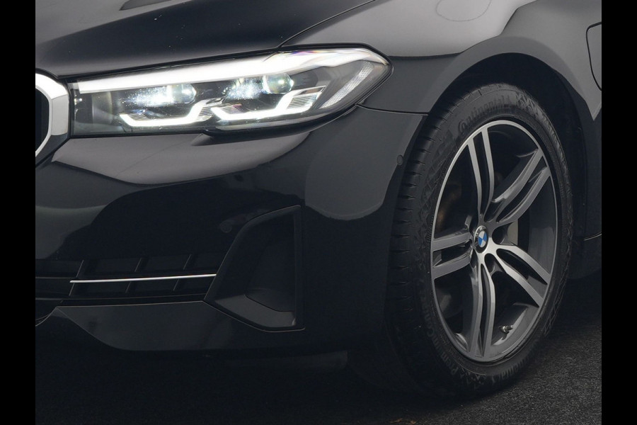 BMW 5 Serie Touring 530e Executive Plug In Hybrid 293pk Dealer O.H. PHEV | Panodak | 360 Camera | Lederen Sportstoelen Verwarmd | Sfeerverlichting | Apple Carplay | Navigatie | Virtual | DAB |