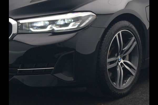 BMW 5 Serie Touring 530e Executive Plug In Hybrid 293pk Dealer O.H. PHEV | Panodak | 360 Camera | Lederen Sportstoelen Verwarmd | Sfeerverlichting | Apple Carplay | Navigatie | Virtual | DAB |