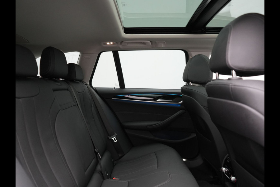 BMW 5 Serie Touring 530e Executive Plug In Hybrid 293pk Dealer O.H. PHEV | Panodak | 360 Camera | Lederen Sportstoelen Verwarmd | Sfeerverlichting | Apple Carplay | Navigatie | Virtual | DAB |