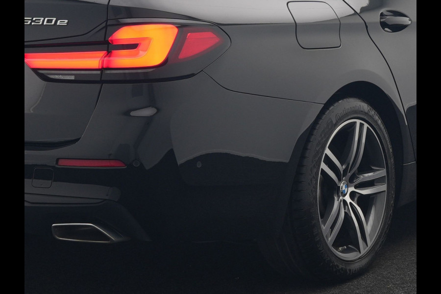 BMW 5 Serie Touring 530e Executive Plug In Hybrid 293pk Dealer O.H. PHEV | Panodak | 360 Camera | Lederen Sportstoelen Verwarmd | Sfeerverlichting | Apple Carplay | Navigatie | Virtual | DAB |