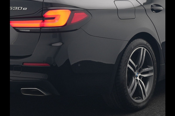 BMW 5 Serie Touring 530e Executive Plug In Hybrid 293pk Dealer O.H. PHEV | Panodak | 360 Camera | Lederen Sportstoelen Verwarmd | Sfeerverlichting | Apple Carplay | Navigatie | Virtual | DAB |