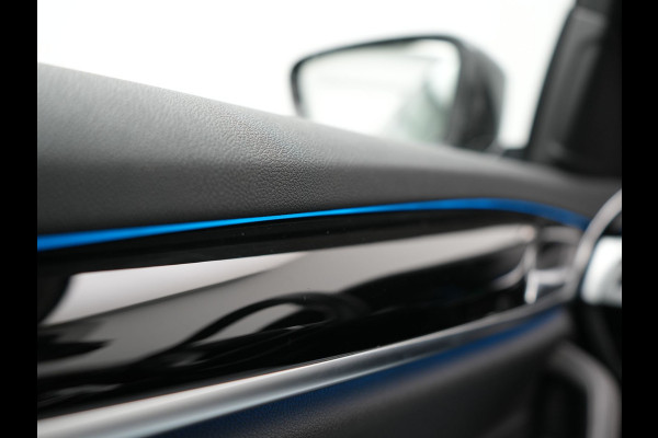 BMW 5 Serie Touring 530e Executive Plug In Hybrid 293pk Dealer O.H. PHEV | Panodak | 360 Camera | Lederen Sportstoelen Verwarmd | Sfeerverlichting | Apple Carplay | Navigatie | Virtual | DAB |