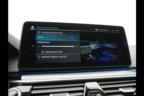 BMW 5 Serie Touring 530e Executive Plug In Hybrid 293pk Dealer O.H. PHEV | Panodak | 360 Camera | Lederen Sportstoelen Verwarmd | Sfeerverlichting | Apple Carplay | Navigatie | Virtual | DAB |