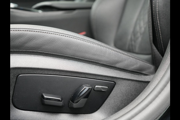 BMW 5 Serie Touring 530e Executive Plug In Hybrid 293pk Dealer O.H. PHEV | Panodak | 360 Camera | Lederen Sportstoelen Verwarmd | Sfeerverlichting | Apple Carplay | Navigatie | Virtual | DAB |