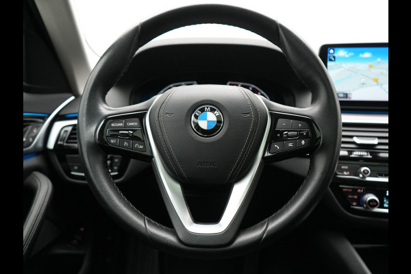 BMW 5 Serie Touring 530e Executive Plug In Hybrid 293pk Dealer O.H. PHEV | Panodak | 360 Camera | Lederen Sportstoelen Verwarmd | Sfeerverlichting | Apple Carplay | Navigatie | Virtual | DAB |