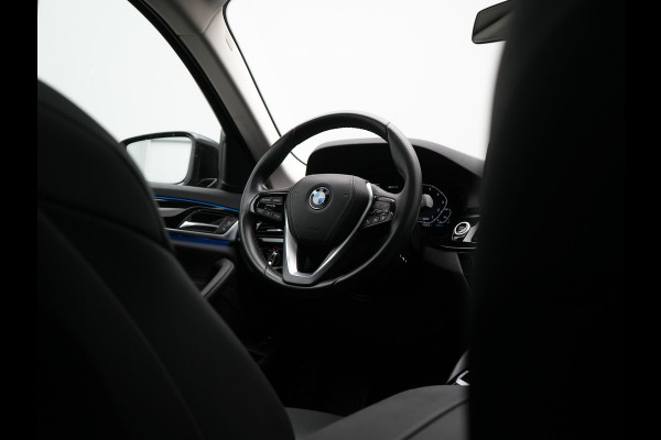 BMW 5 Serie Touring 530e Executive Plug In Hybrid 293pk Dealer O.H. PHEV | Panodak | 360 Camera | Lederen Sportstoelen Verwarmd | Sfeerverlichting | Apple Carplay | Navigatie | Virtual | DAB |