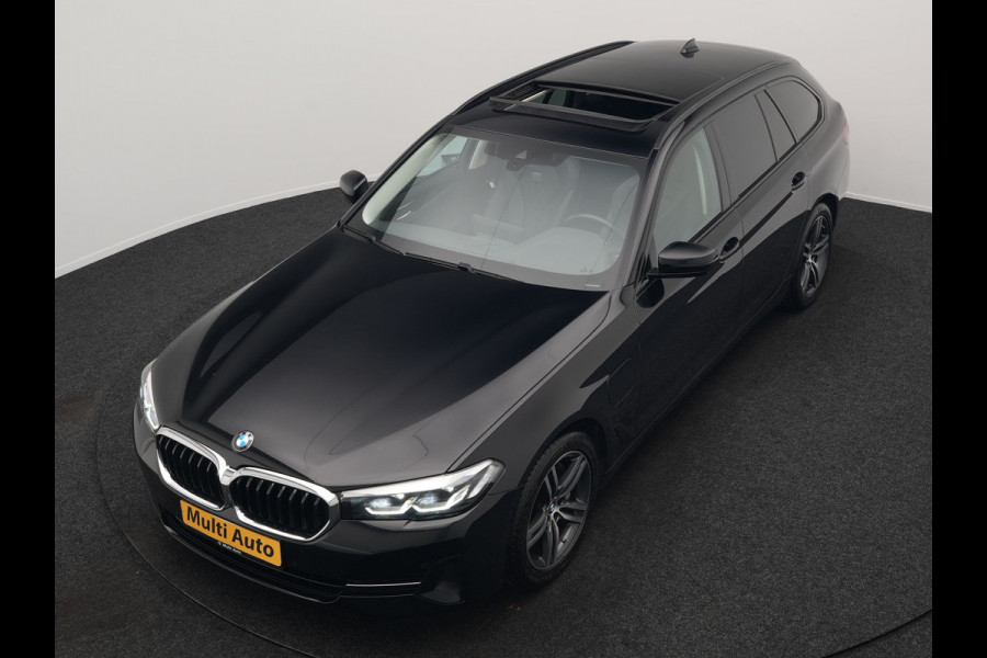 BMW 5 Serie Touring 530e Executive Plug In Hybrid 293pk Dealer O.H. PHEV | Panodak | 360 Camera | Lederen Sportstoelen Verwarmd | Sfeerverlichting | Apple Carplay | Navigatie | Virtual | DAB |