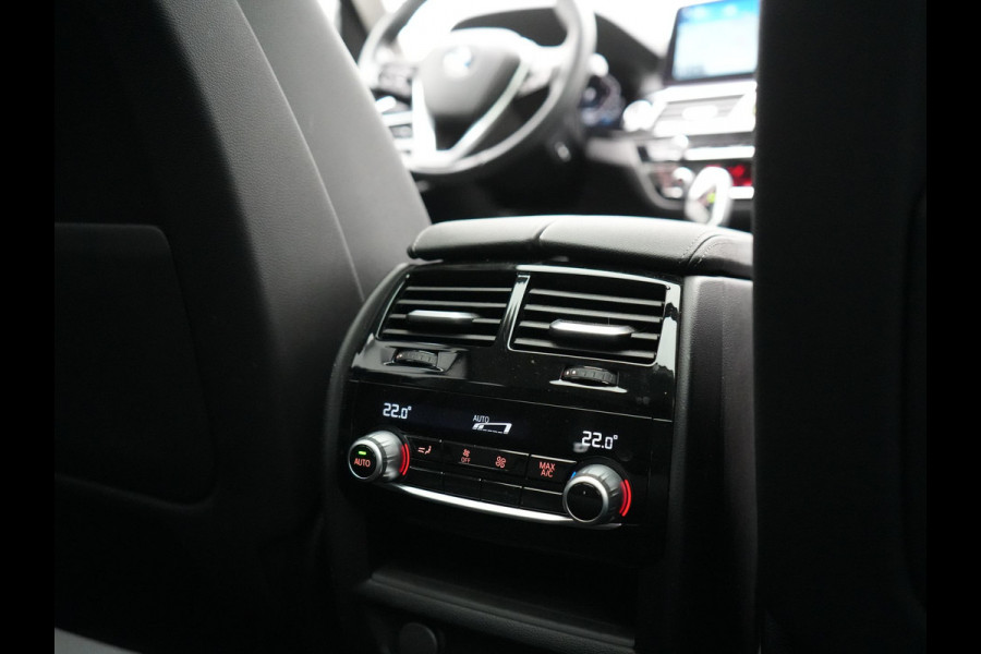 BMW 5 Serie Touring 530e Executive Plug In Hybrid 293pk Dealer O.H. PHEV | Panodak | 360 Camera | Lederen Sportstoelen Verwarmd | Sfeerverlichting | Apple Carplay | Navigatie | Virtual | DAB |