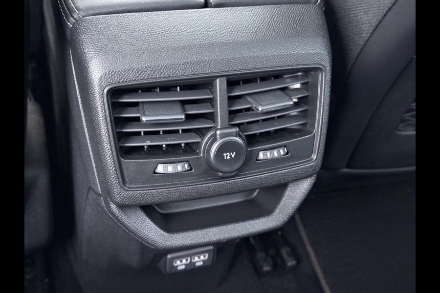 Peugeot 3008 1.6 HYbrid4 300 GT | COMPLETE AUTO| PANO| ELEK. ACHTERKLEP| TREKHAAK| ELEK. STOEL + MASSAGE| FOCAL AUDIO| CAMERA ACHTER + VOOR| STOELVERWARMING| ADAP. CRUISE