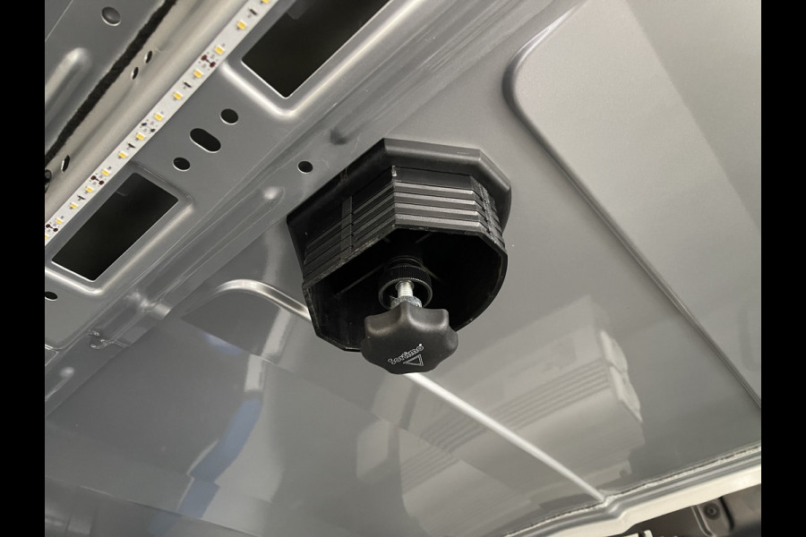 Ford Transit 310 2.0 TDCI 130pk / L3H2 Trend / volledig ingerichte Sortimo laadruimte met omvormer / vaste prijs rijklaar € 19.950 ex btw / lease vanaf € 336 / trekhaak / camera / airco / cruise / navi