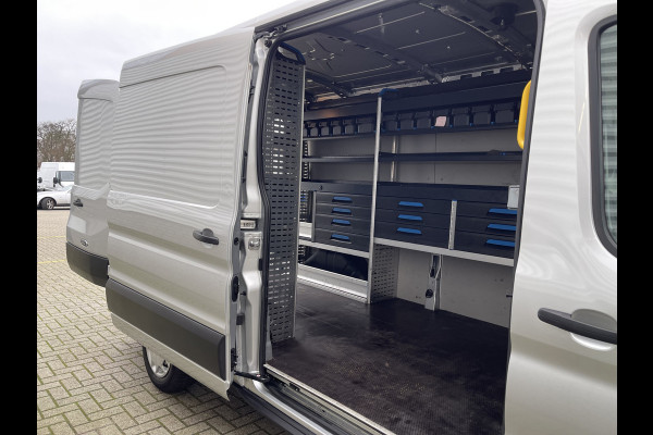 Ford Transit 310 2.0 TDCI 130pk / L3H2 Trend / volledig ingerichte Sortimo laadruimte met omvormer / vaste prijs rijklaar € 19.950 ex btw / lease vanaf € 336 / trekhaak / camera / airco / cruise / navi