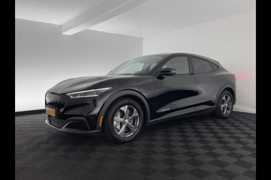 Ford Mustang Mach-E RWD 75 kWh (3-Fase) (INCL-BTW) Aut. *LUXURY-LEATHER | FULL-LED | DAB | DIGI-COCKPIT | KEYLESS | NAVI-FULLMAP | CARPLAY | HEATED-COMFORTSEATS | TOPVIEW | ADAPTIVE-CRUISE | PRIVACY-GLASS | 18'' ALU*