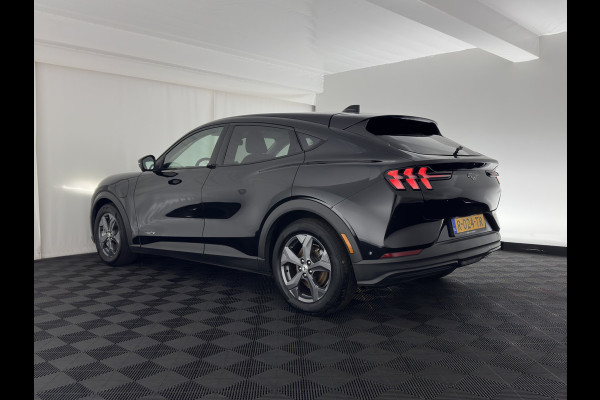 Ford Mustang Mach-E RWD 75 kWh (3-Fase) (INCL-BTW) Aut. *LUXURY-LEATHER | FULL-LED | DAB | DIGI-COCKPIT | KEYLESS | NAVI-FULLMAP | CARPLAY | HEATED-COMFORTSEATS | TOPVIEW | ADAPTIVE-CRUISE | PRIVACY-GLASS | 18'' ALU*