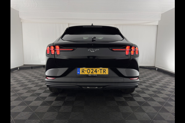Ford Mustang Mach-E RWD 75 kWh (3-Fase) (INCL-BTW) Aut. *LUXURY-LEATHER | FULL-LED | DAB | DIGI-COCKPIT | KEYLESS | NAVI-FULLMAP | CARPLAY | HEATED-COMFORTSEATS | TOPVIEW | ADAPTIVE-CRUISE | PRIVACY-GLASS | 18'' ALU*