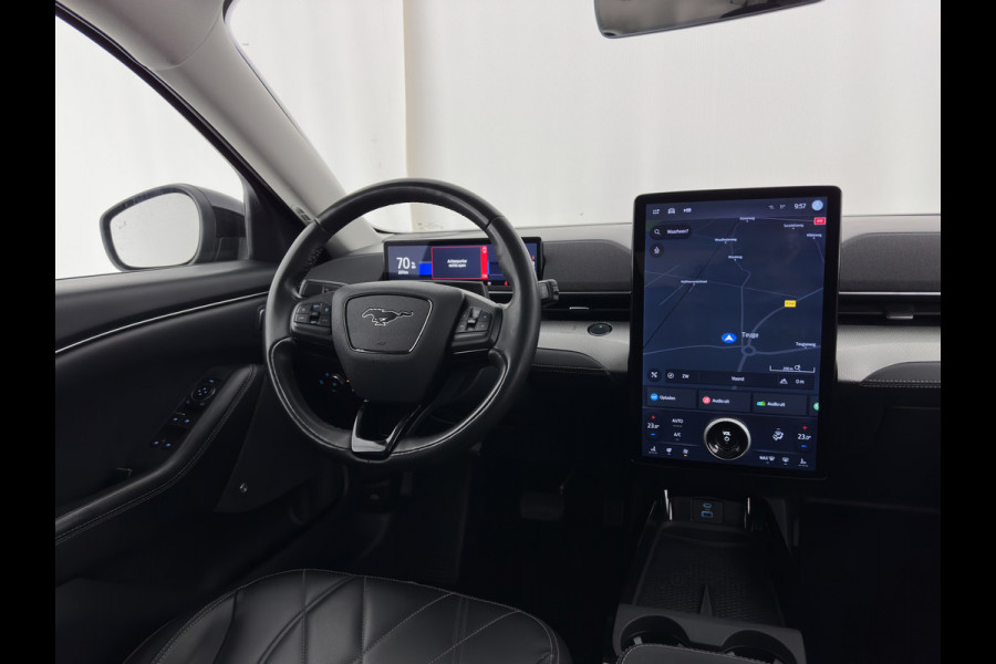 Ford Mustang Mach-E RWD 75 kWh (3-Fase) (INCL-BTW) Aut. *LUXURY-LEATHER | FULL-LED | DAB | DIGI-COCKPIT | KEYLESS | NAVI-FULLMAP | CARPLAY | HEATED-COMFORTSEATS | TOPVIEW | ADAPTIVE-CRUISE | PRIVACY-GLASS | 18'' ALU*