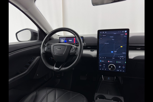Ford Mustang Mach-E RWD 75 kWh (3-Fase) (INCL-BTW) Aut. *LUXURY-LEATHER | FULL-LED | DAB | DIGI-COCKPIT | KEYLESS | NAVI-FULLMAP | CARPLAY | HEATED-COMFORTSEATS | TOPVIEW | ADAPTIVE-CRUISE | PRIVACY-GLASS | 18'' ALU*