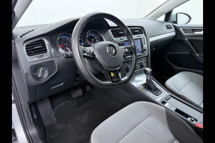 Volkswagen e-Golf Automaat Navi Ecc Climatronic Stoelverwarming Cruise Control Pdc Lmv Led Privacy Glas Regen-Lichtsensor Bluetooth Isofix SOH 85%